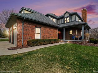 63 Burniah Ln, Lake Orion, MI