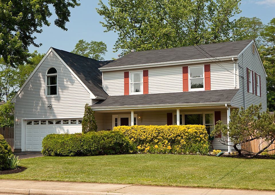 Impeccably Maintained Colonial