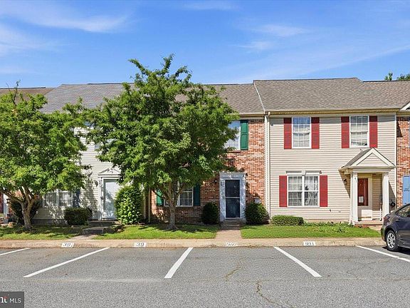 3rd image of 39 Chartwell Ct