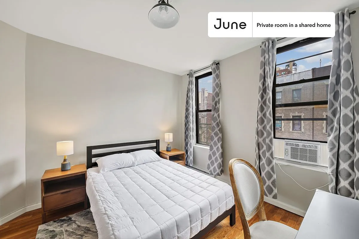 Queen bedroom in 3 bed/1 bath home in Upper West Side #790 A — Photo 2