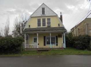 134 E 4th Ave, Riddle, OR 97469