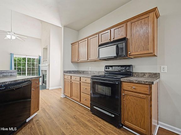 5th image of 115 Winborne Lane