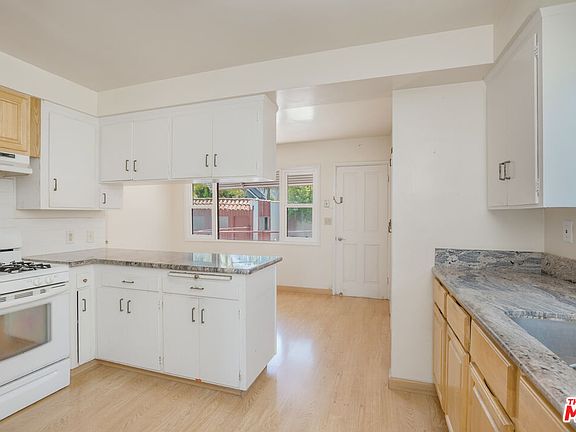 5th image of 10614 Cushdon Ave