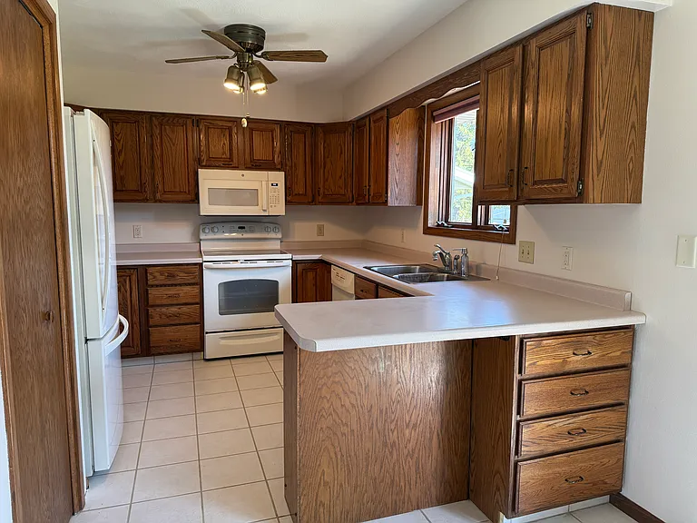 808 Presidio Dr — Photo 6