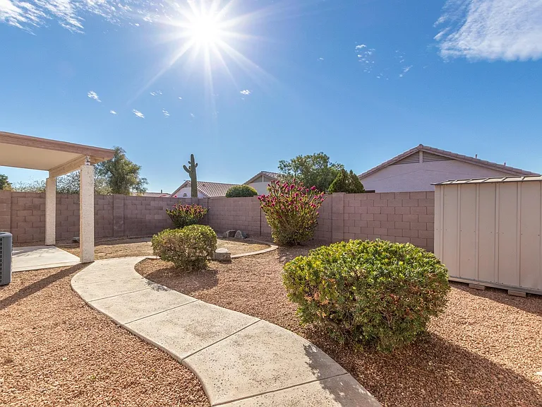8635 W Paradise Ln — Photo 22