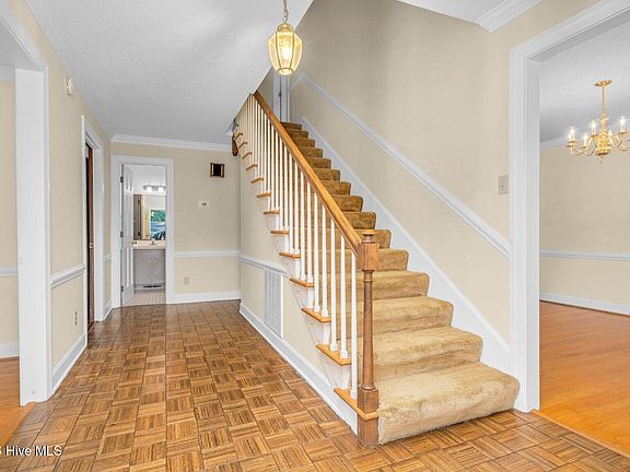 5th image of 2609 Amherst Road