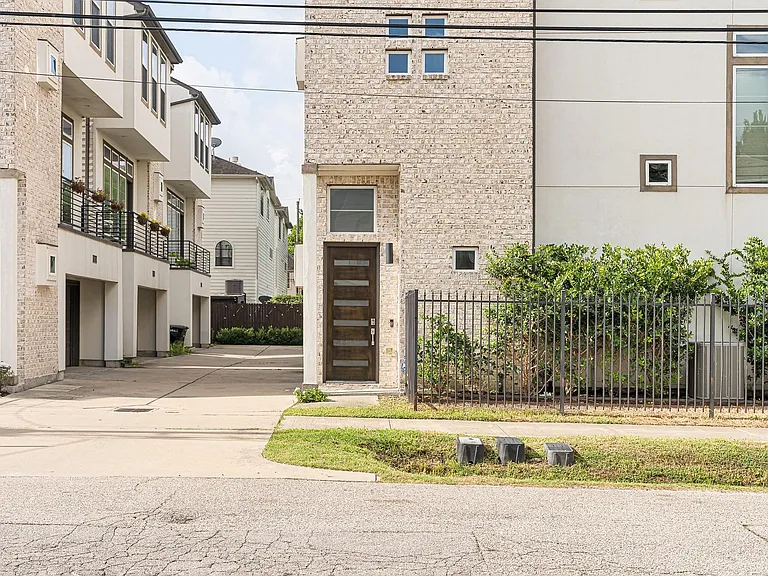 5813 Petty St #C — Photo 3