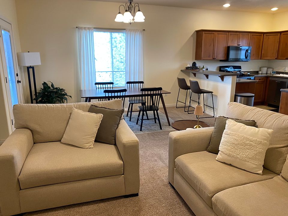 Living/Dining Area