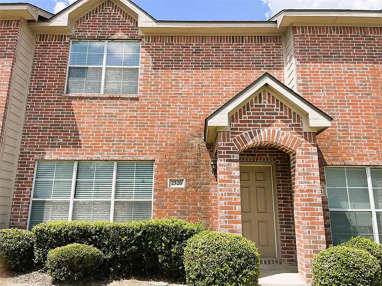 2320 Calendar Ct — Photo 3