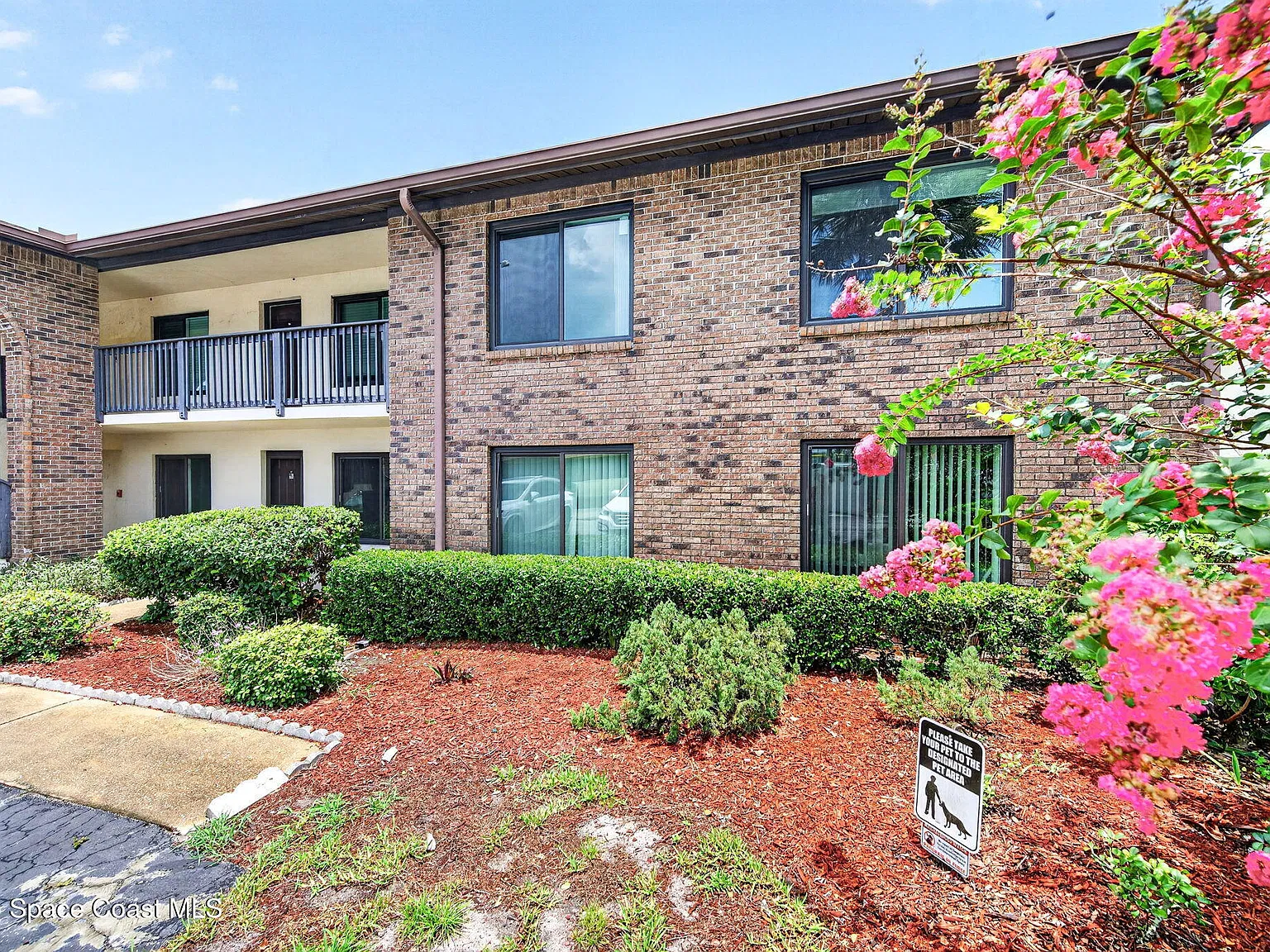 3 bed, 1.5 bath, 978 sqft, $1,650 — Photo 1