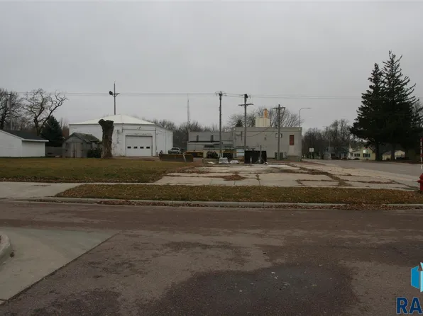 311 N 3rd St, Beresford, SD 57004