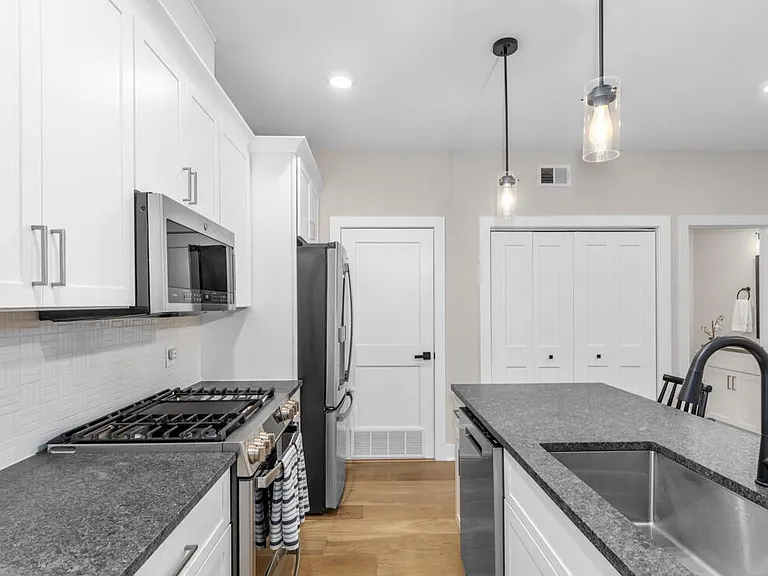 633 Fairview Ave NE #2 — Photo 7