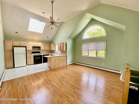 4th image of 487 Clifton Ave