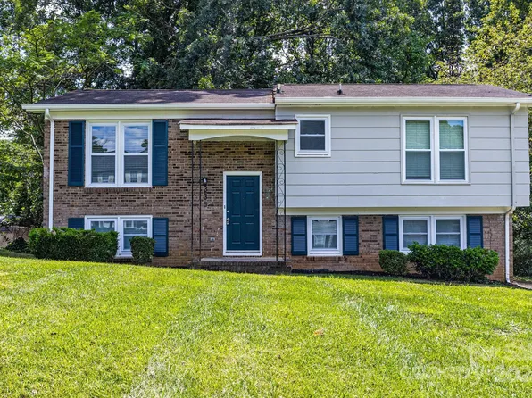 335 Sleepy Hollow Rd, Charlotte, NC 28217