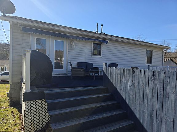 5th image of 17 Hampton Dr