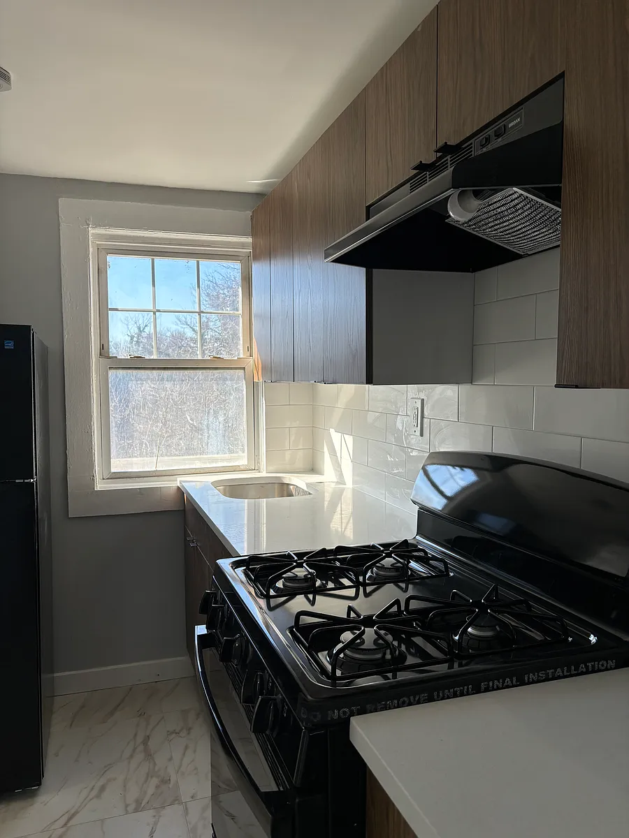 Building Photo - 145 Vermont Ave #4