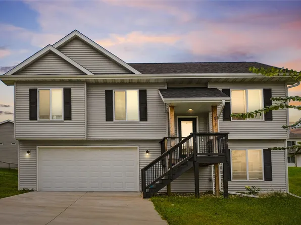 821 Fairview Dr, Coralville, IA 52241