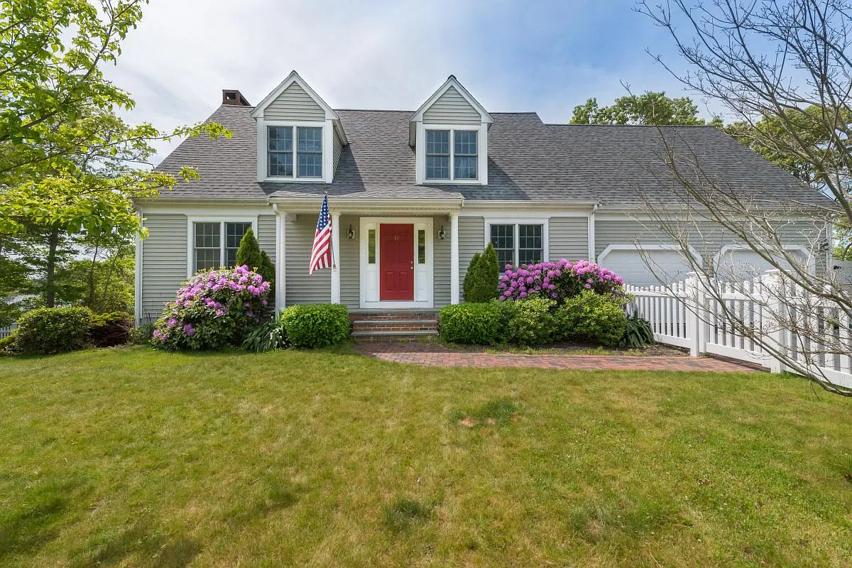 4 bed, 2.5 bath, 2500 sqft, $6,000 — Photo 3
