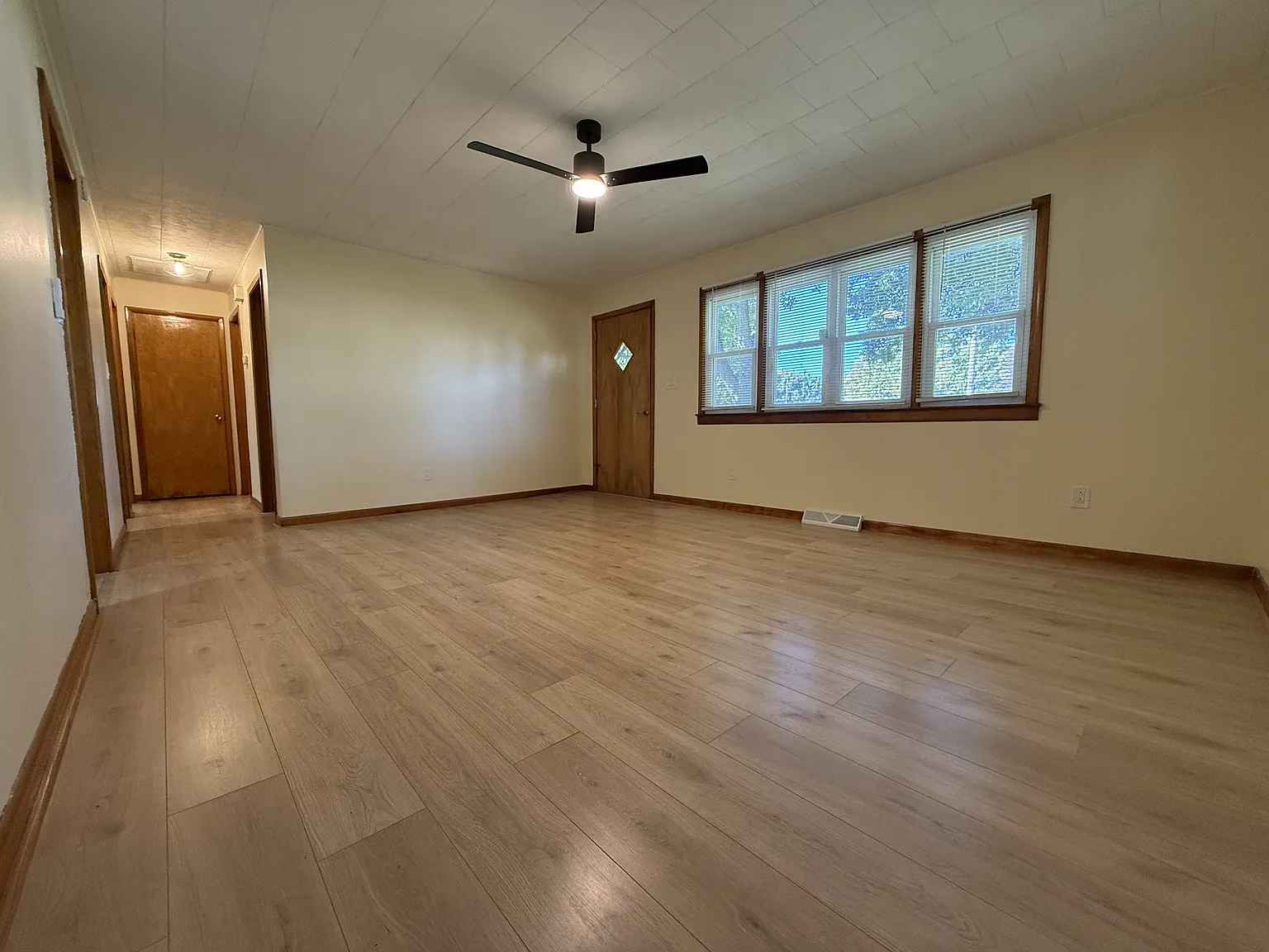 2 bed, 988 sqft, $1,350 — Photo 2