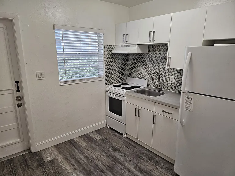 2101 Miami Rd #4 — Photo 1
