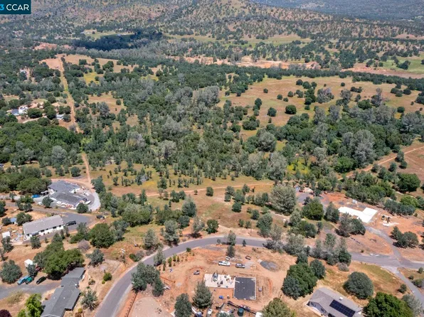 3134 Canoe St, Copperopolis, CA 95228