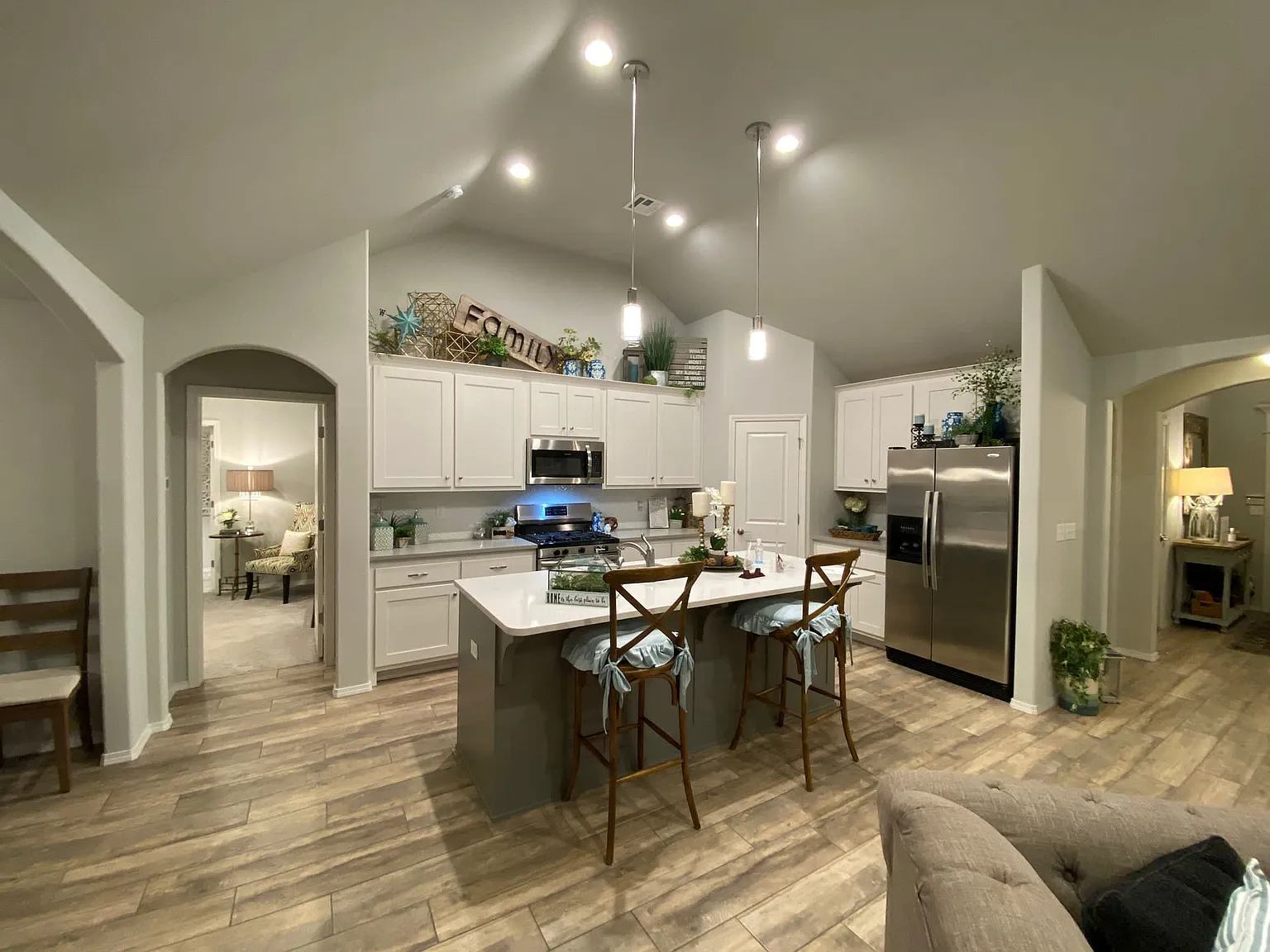 4 bed, 2143 sqft, $2,600 — Photo 4