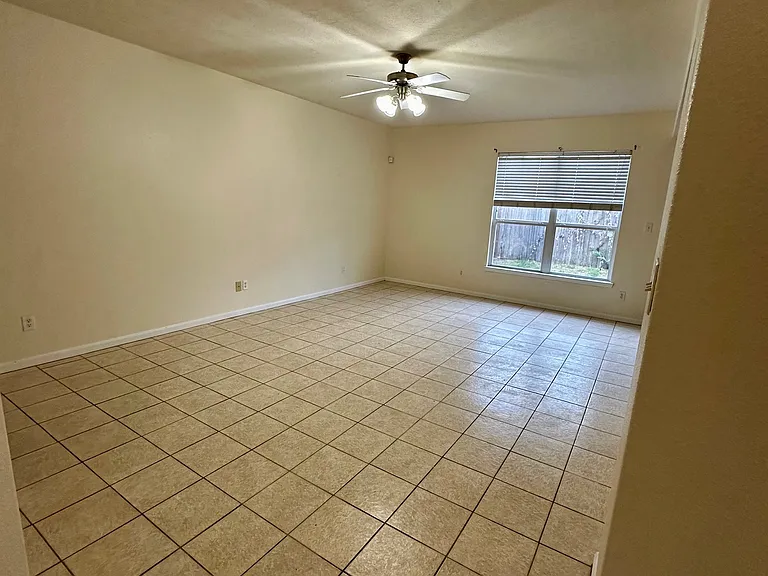 1914 Natalie Rose Dr — Photo 4
