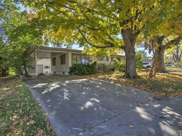 42 Ohio Dr, Decatur, IL 62526