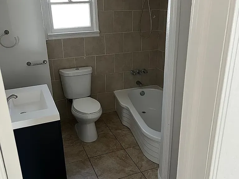 1007 Castaic Ave — Photo 4