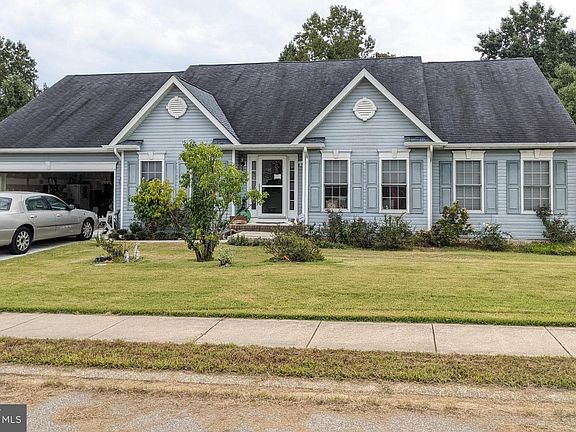 2nd image of 1018 Canterbury Ln