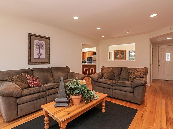 5th image of 1722 Fabian Dr