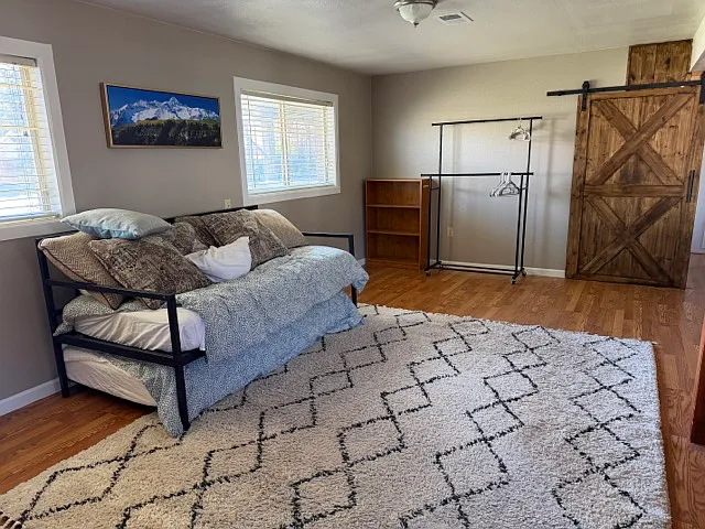 Studio, 950 sqft, $850 — Photo 2