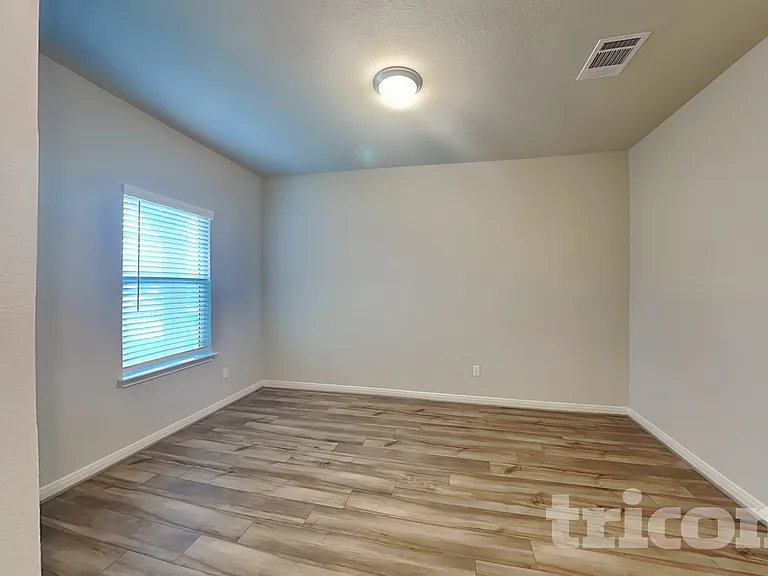5806 Nyla Way — Photo 4