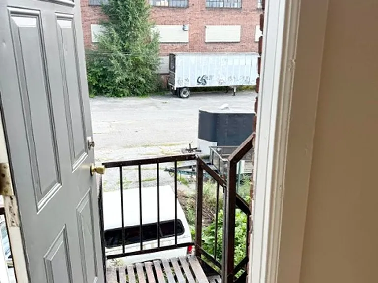 232 E King St #4 — Photo 8