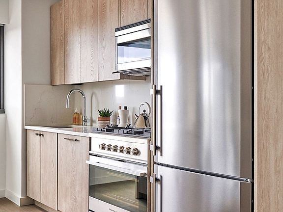3rd image of 220 E 72nd St APT 24A
