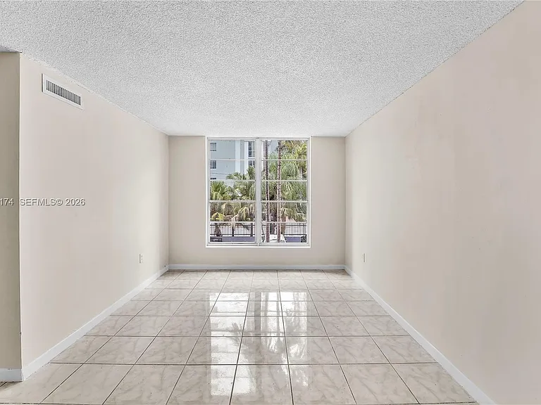 210 SW 11th St #209 — Photo 3