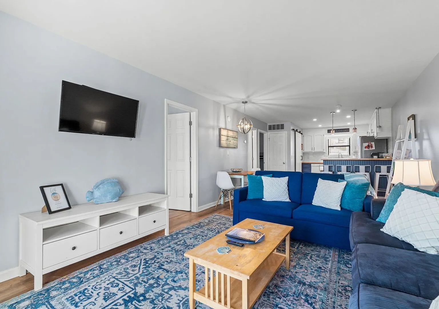 Flip Flop Friends | Furnished Seasonal Rental — Photo 2