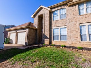 1833 Caplin Dr, Arlington, TX 76018