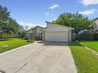 3501 Old Oaks Dr, Baytown, TX 77521