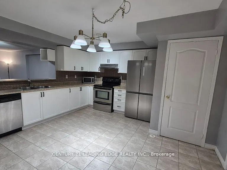 3335 Thomas St #5 — Photo 4