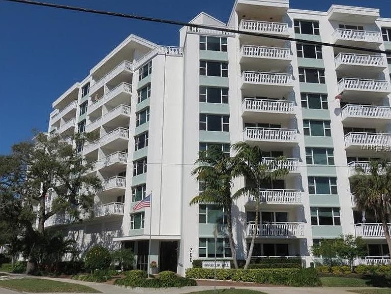 1st image of 700 Beach Dr NE