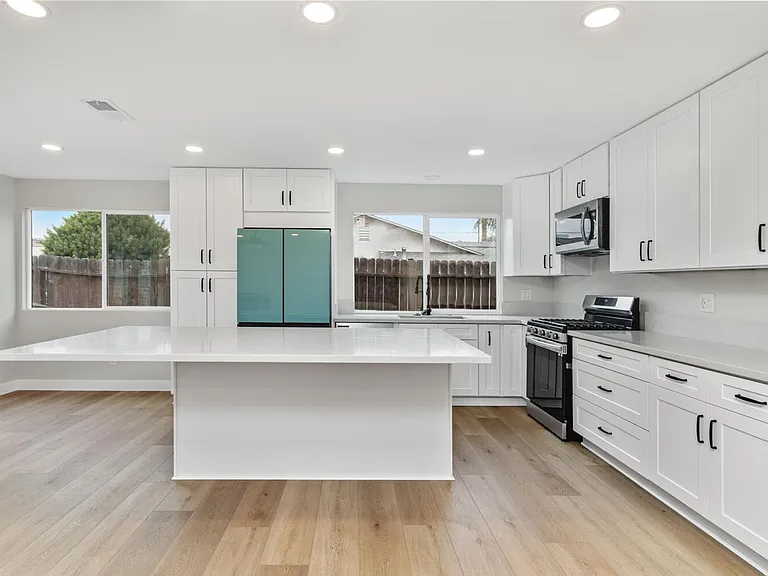 1460 Heidi Cir — Photo 8