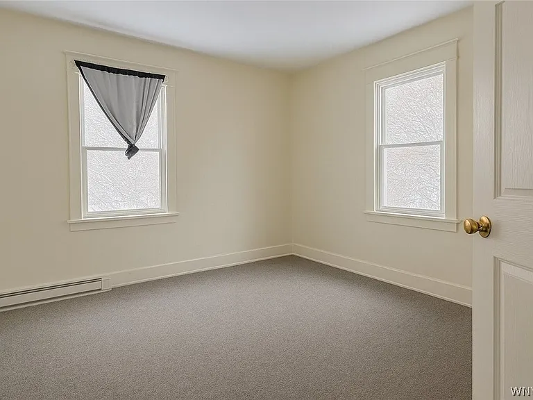 64 Montrose Ave — Photo 11