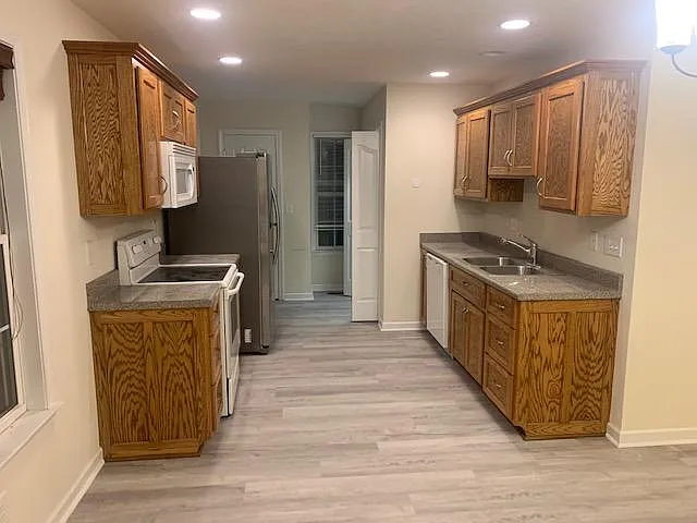 1829 Elizabeth Ln — Photo 6