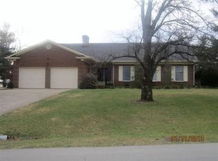 215 S Stourbridge Rd, Versailles, KY 40383