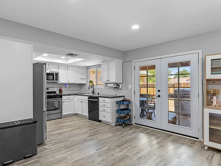 208 S Greenlawn St — Photo 13