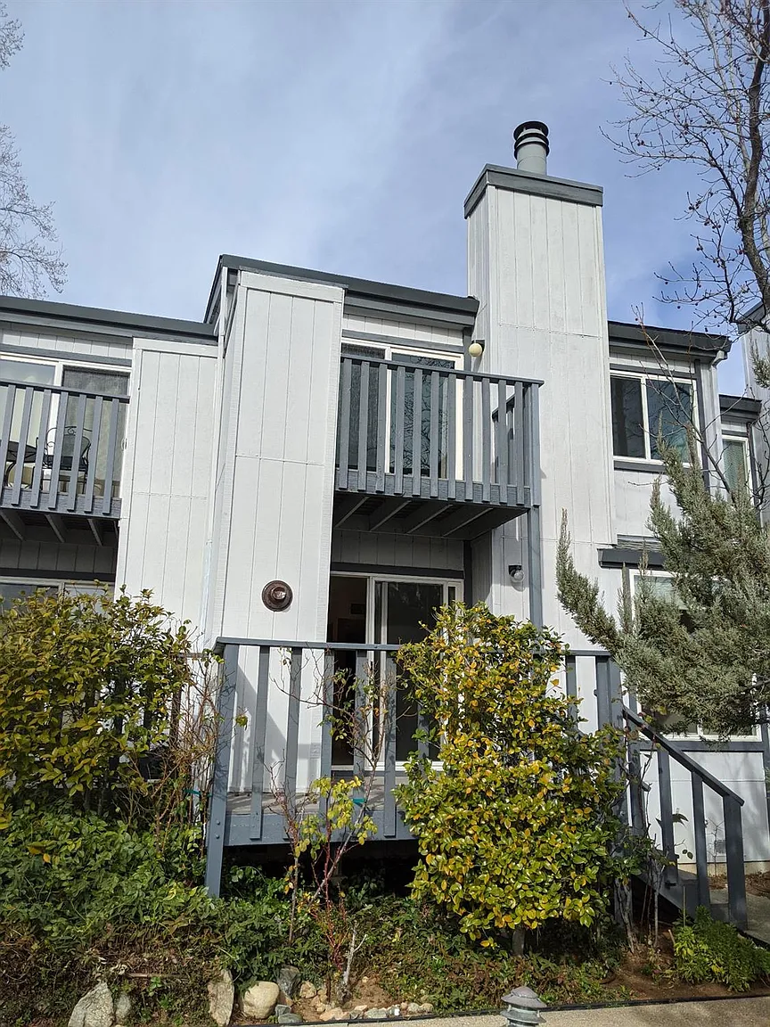 145 Rockwood Dr photo 1