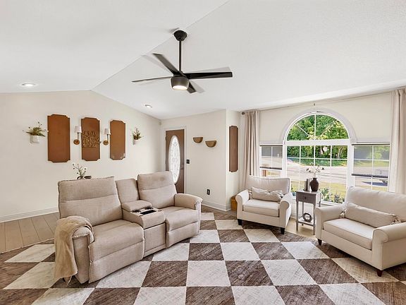 3rd image of 77 Grandway Ct