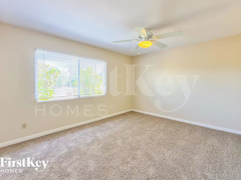 813 E Todd Dr — Photo 15