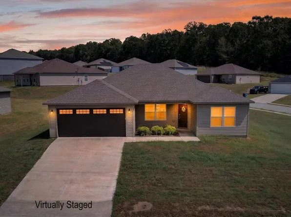 130 Worley St, Huntsville, AR 72740